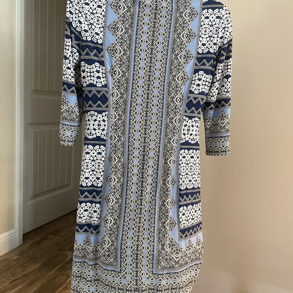 Dress - Picture 2 of 4